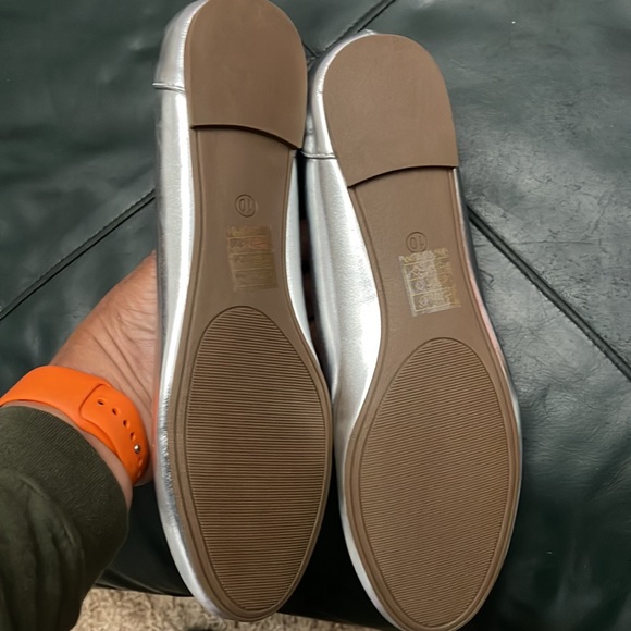 Silver flats never worn. Ordered & arrived from retailer w/o a box as pictured. - Picture 5 of 11